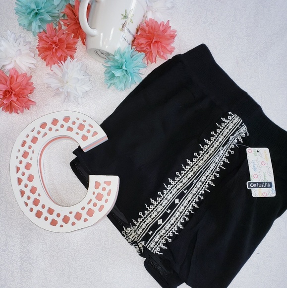 🎈 A little pair of dressy shorts ~ Medium - Picture 3 of 7